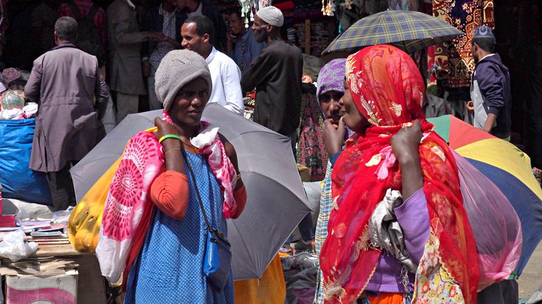 Szene vom „Merkato“ in Addis Abeba, dem größten Freiluftmarkt Afrikas. Alle Fotos: © Konrad Holzer