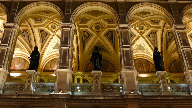 Wiener Staatsoper, Fassadendetail (Foto: B. Denscher)