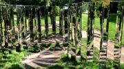 Im Park des Ordrupgaard-Museums: Ein Spiegellabyrinth des dänischen Künstlers Jeppe Hein. Foto: B. Denscher